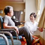 介護業界に入るには求人を見つける